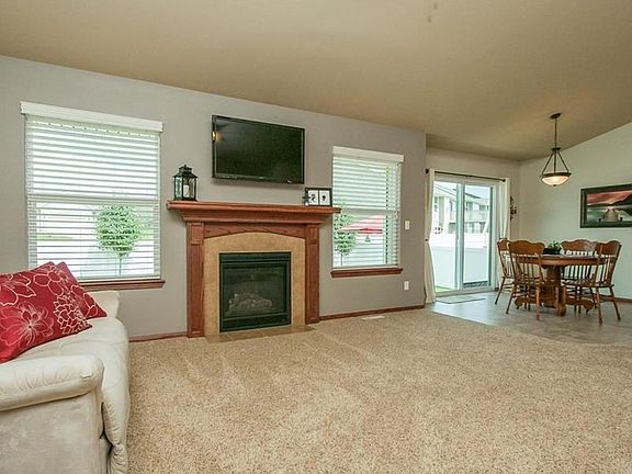 Great Room - gas fireplace