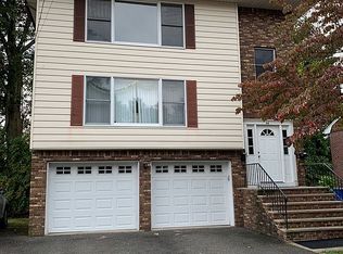 44 Newcomb Rd, Tenafly, NJ 07670