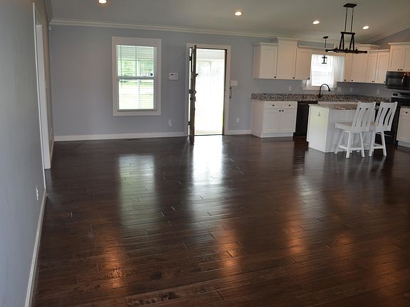 3rd image of 3286 Barbourville Rd