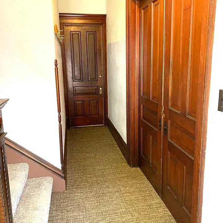 Entryway, with ample storage space