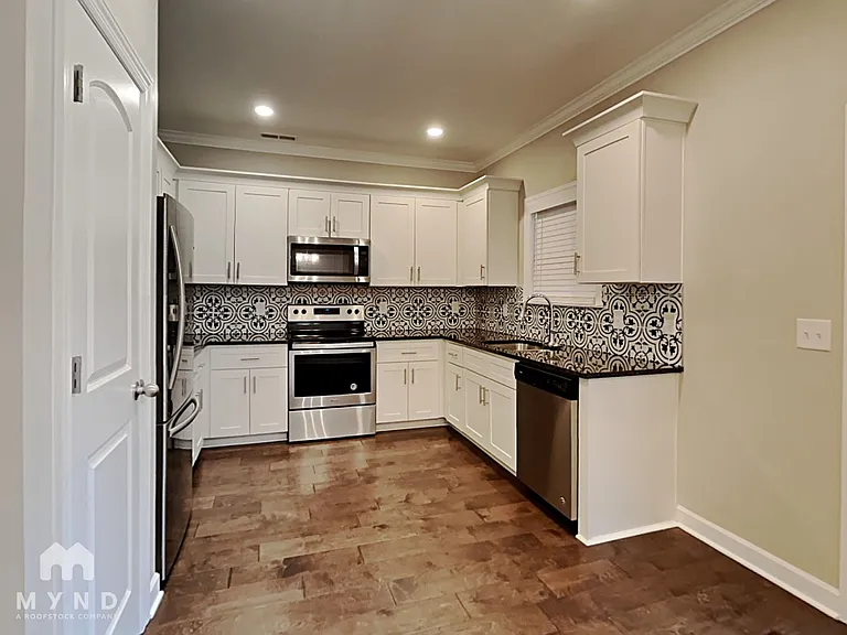 507 E Castle St — Photo 4