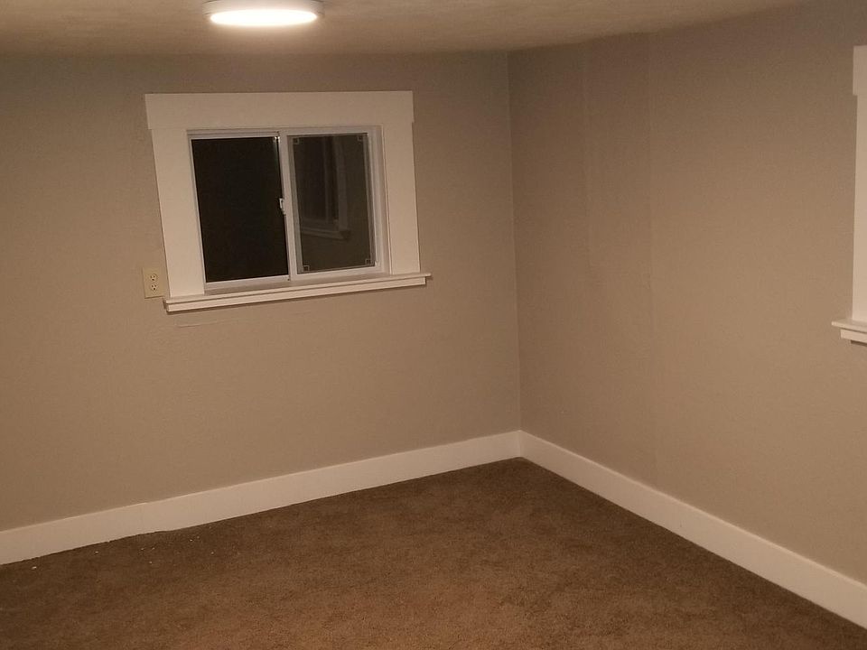 1st image of 319 S St SE #1