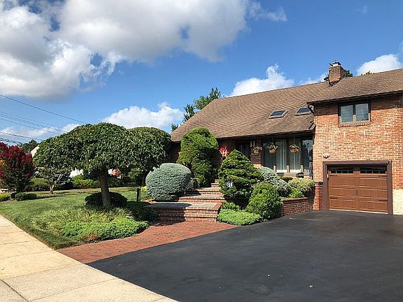 5th image of 12 Dogwood Pl