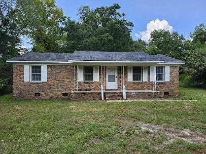 3 bed, 1.0 bath, 1170 sqft, $1,200 — Photo 1