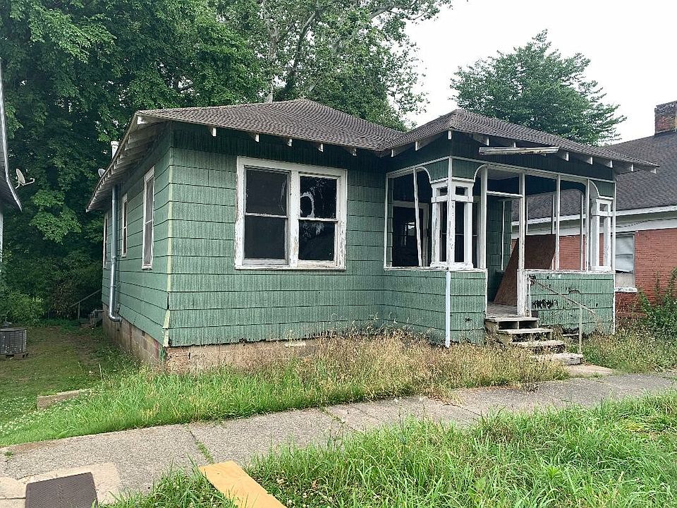 2nd image of 722 Franklin St