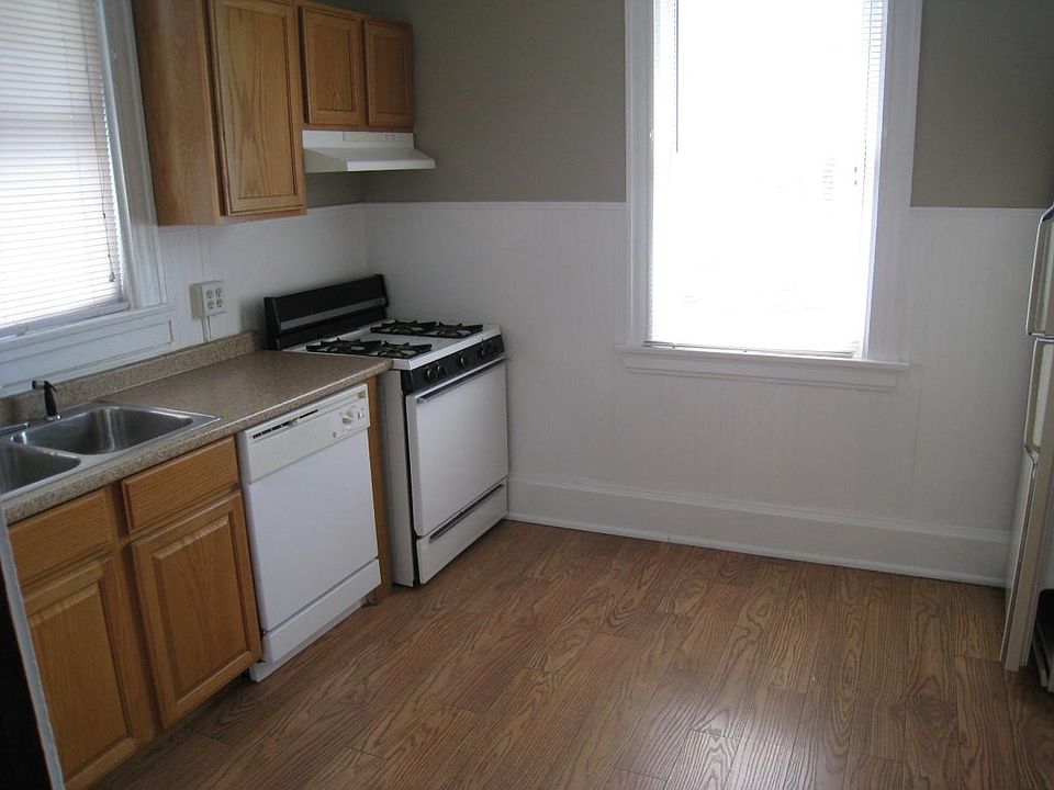 2nd image of 1931 Waverly Ave #2