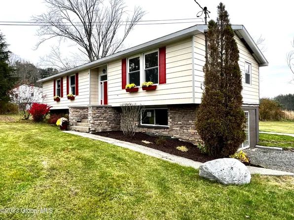 2206 County Hwy 107, Amsterdam, NY 12010