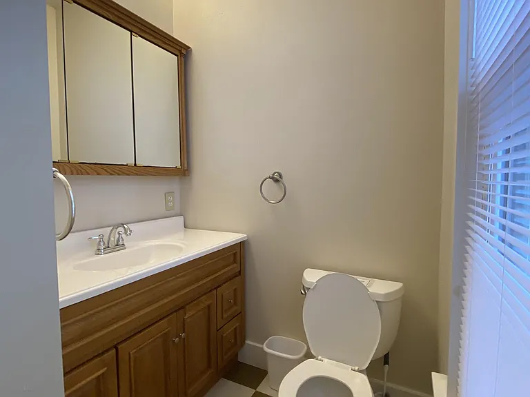 1148 Memorial Ave — Photo 7