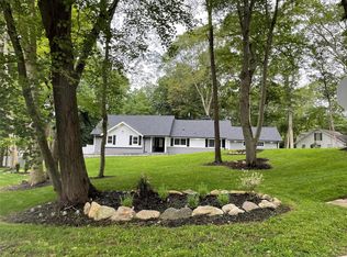 511 Magnolia Ln, Dix Hills, NY 11746