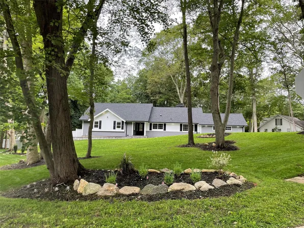 511 Magnolia Lane, Dix Hills, NY 11746