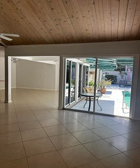 112 E Coral Fish Ln — Photo 3