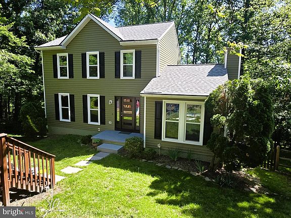 2nd image of 10920 Oakcrest Cir