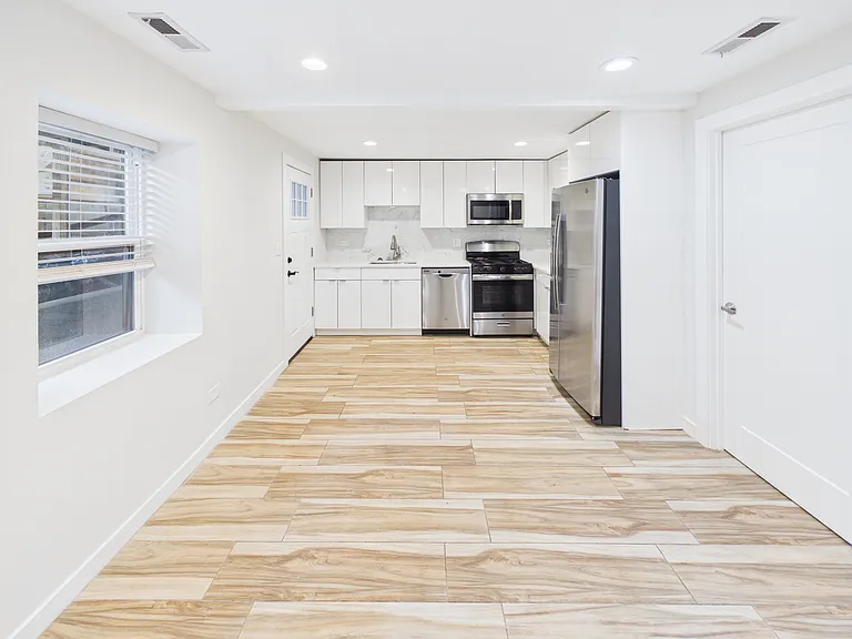 2236 S Wood St #G — Photo 7