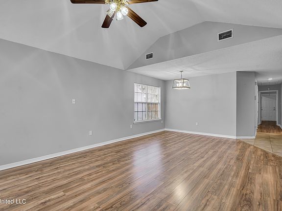 5th image of 13413 Warren Dr