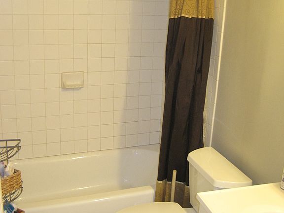 5th image of 2807 Broadway St