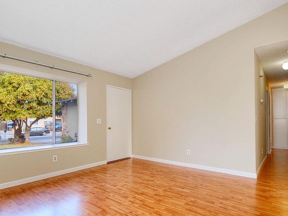5th image of 2018 Lyons Dr