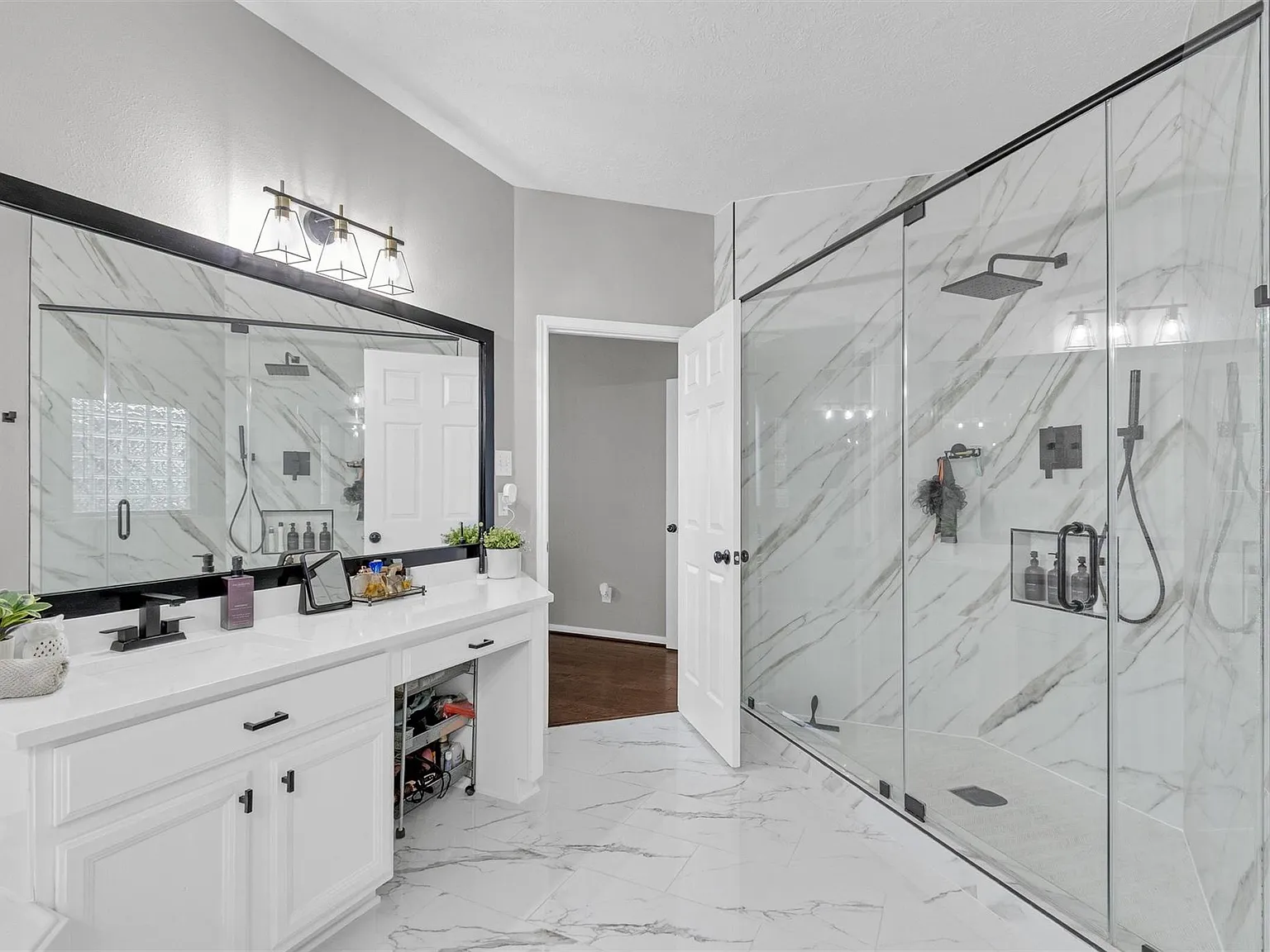 5 bed, 3.5 bath, 3275 sqft, $3,700 — Photo 4