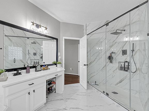 4th image of 3002 E Lake Falls Cir