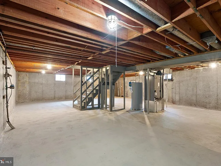 8902 Huxley Ct — Photo 24