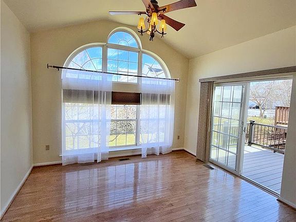 3rd image of 5527 Spring Ridge Dr W