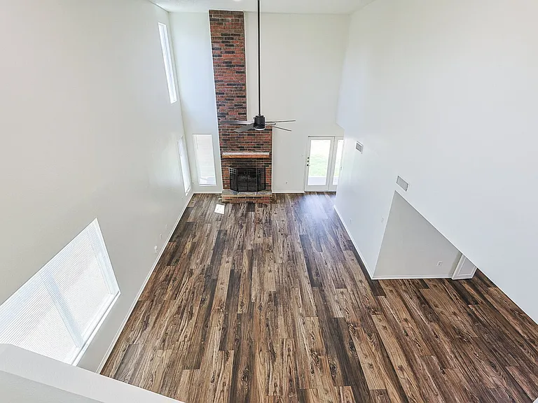 8308 Albany Ave — Photo 33