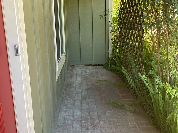 3rd image of 867 2nd St W