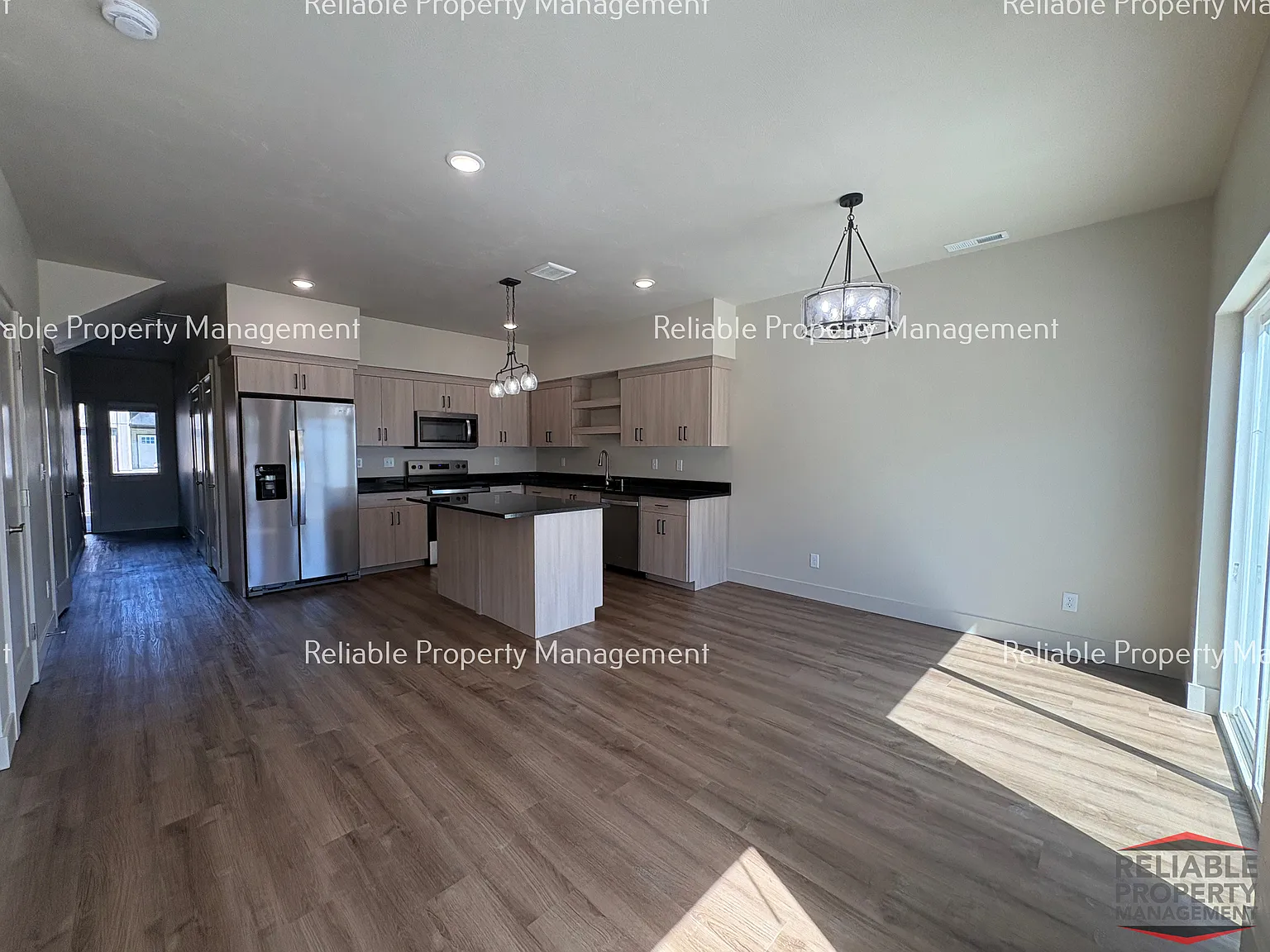 3 bed, 2.5 bath, 1417 sqft, $1,695 — Photo 2