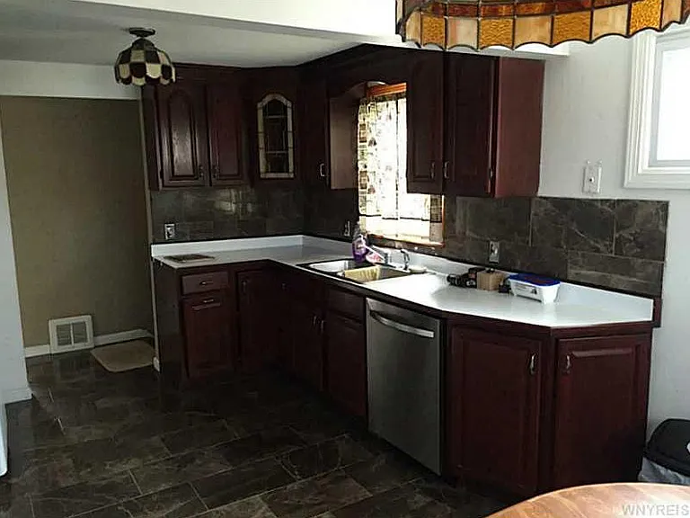 31 Addison Ave — Photo 5