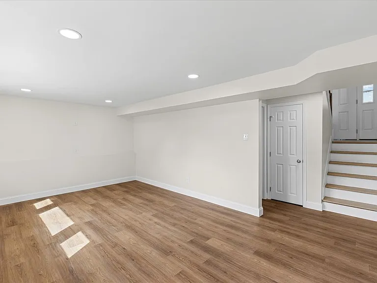 927 Edgemoor Rd — Photo 19