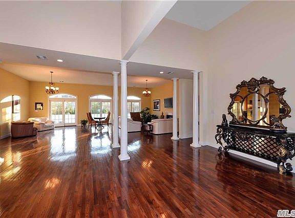 5th image of 9 Turnberry Ct