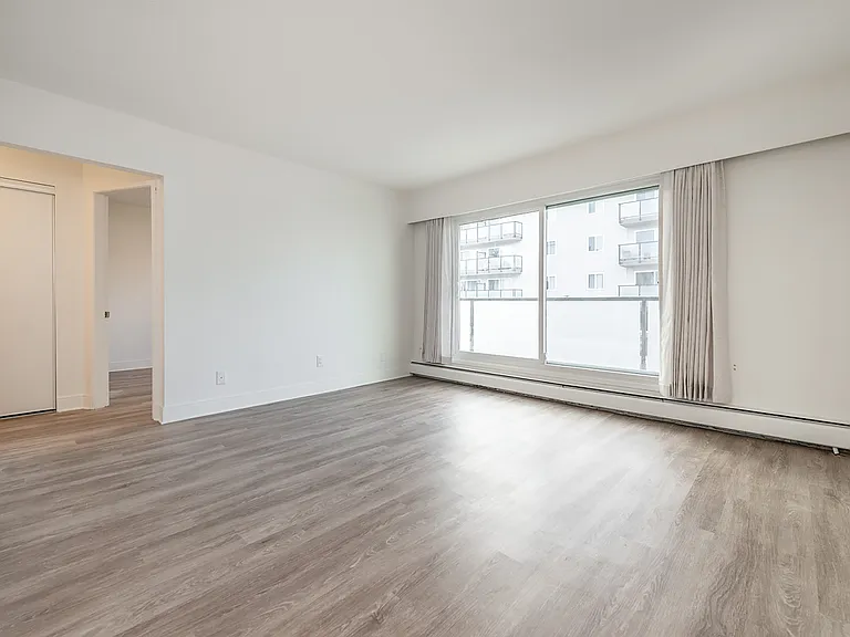 1430 Stadacona Ave #409 — Photo 4