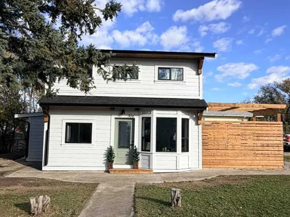 306 S 47th Ave W, Claresholm, AB T0L 0T0