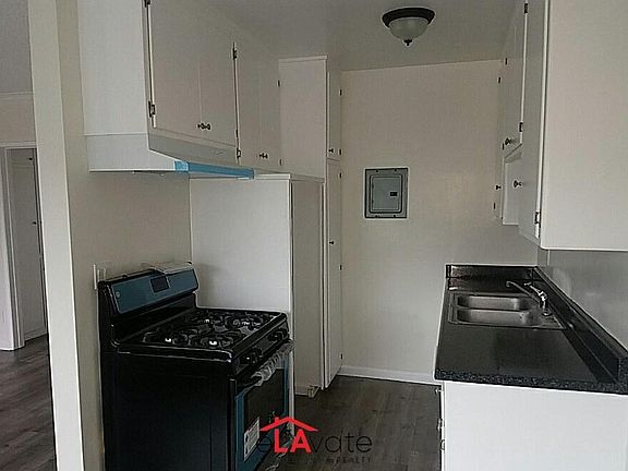 3rd image of 360 W Chevy Chase Dr APT 3