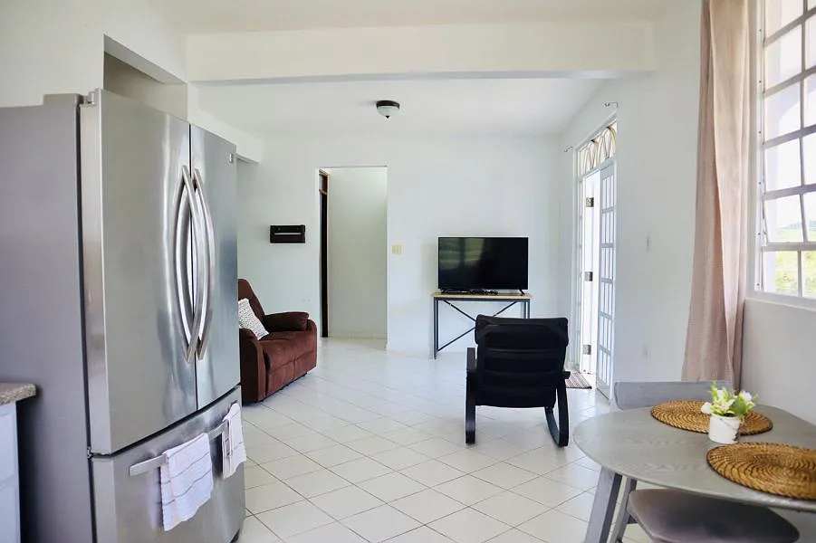 3 bed, 1.0 bath, 1310 sqft, $680 — Photo 2