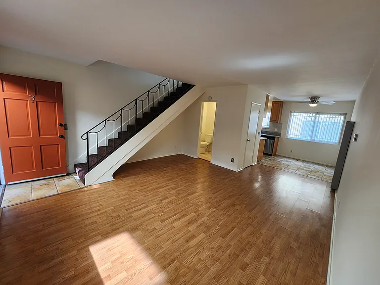 1141 Irving Ave #3 — Photo 12