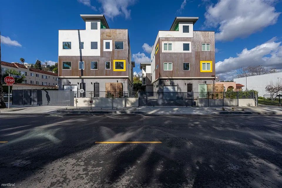 1st image of 5407 Huntington Dr N #1