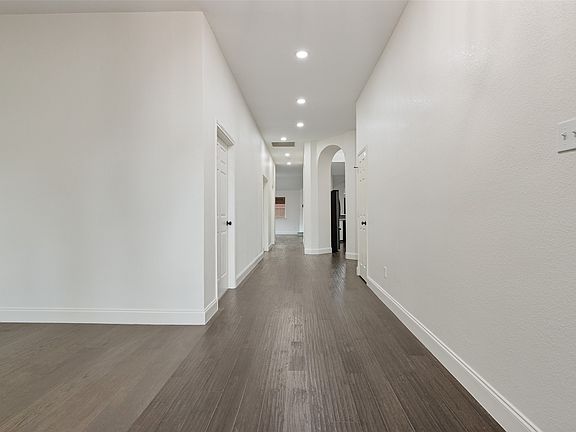 4th image of 1825 Walters Dr