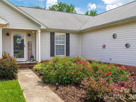 5th image of 3209 Monte Dr
