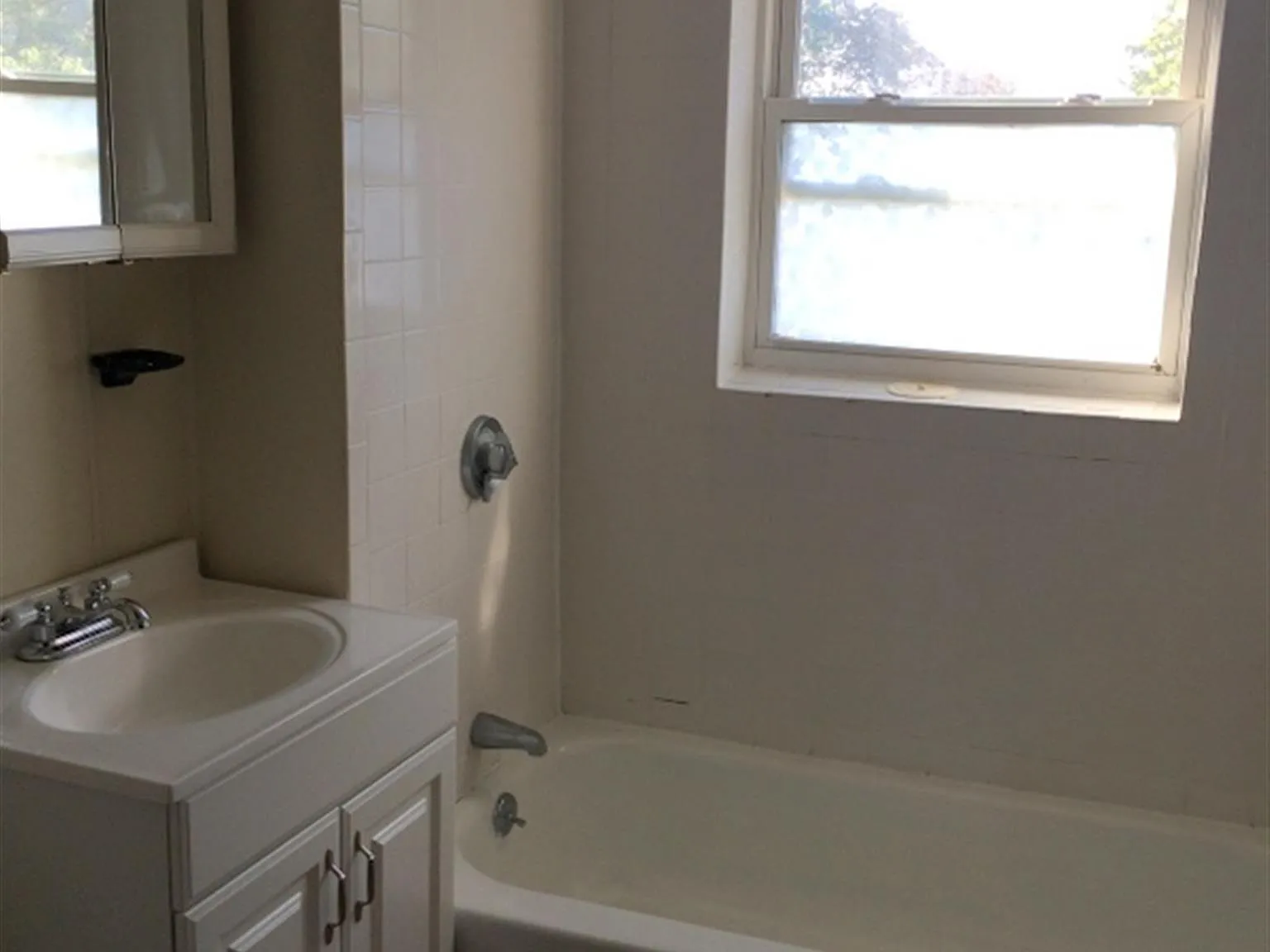 3 bed, 875 sqft, $3,800 — Photo 2