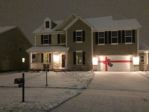 Located on 0027 in The Oaks At Churchill Club in Oswego, IL