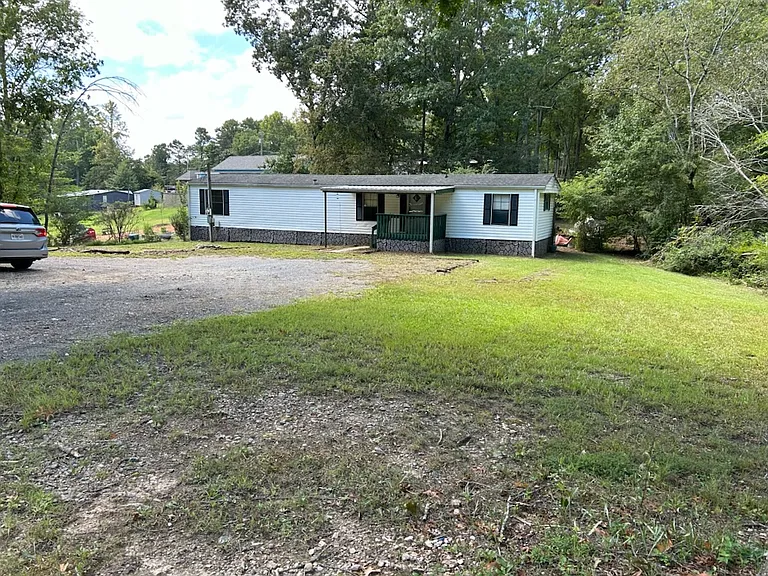7301 Glade Rd SE — Photo 2