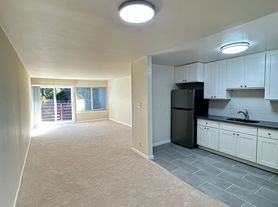 4220 Cesar Chavez St