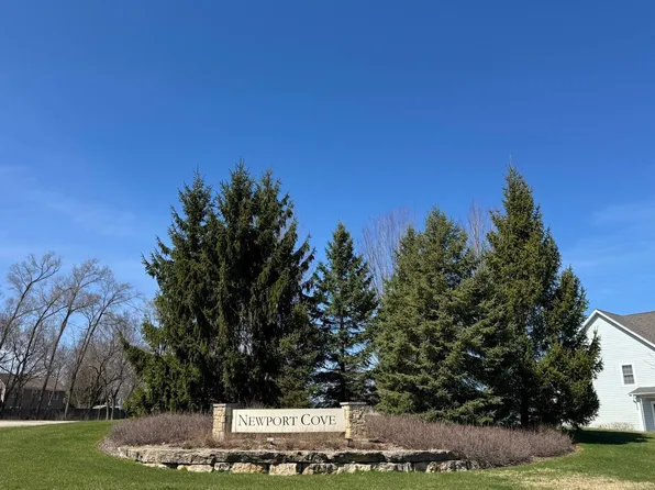 40445 N South Newport Dr, Antioch, IL 60002