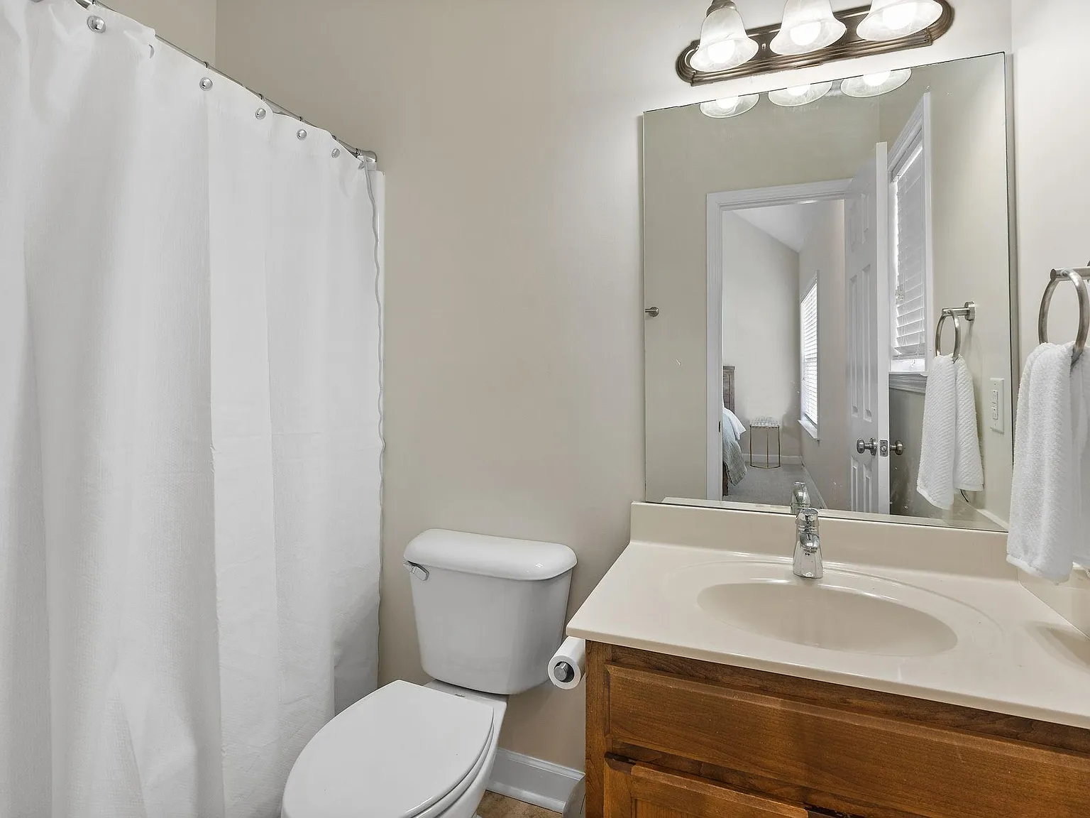 1016 McKenna Dr — Photo 3