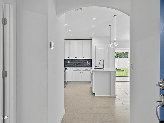 5th image of 47 Red Mill Dr