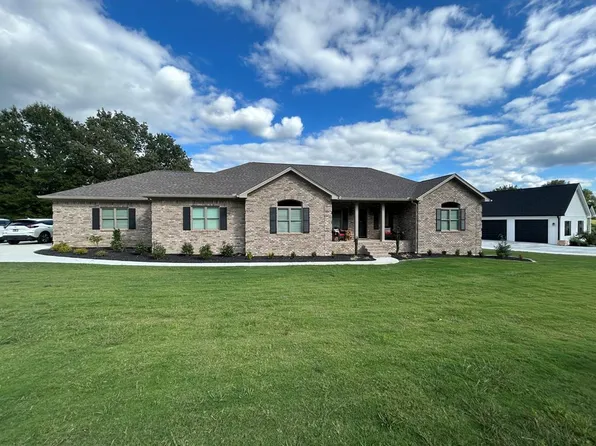 419 N Willowbrook Dr, Paris, TN 38242