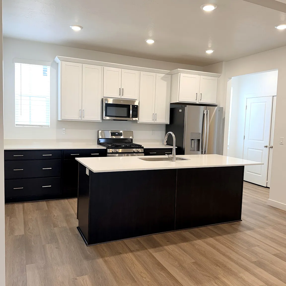 4 bed, 2.5 bath, 2100 sqft, $2,495 — Photo 2