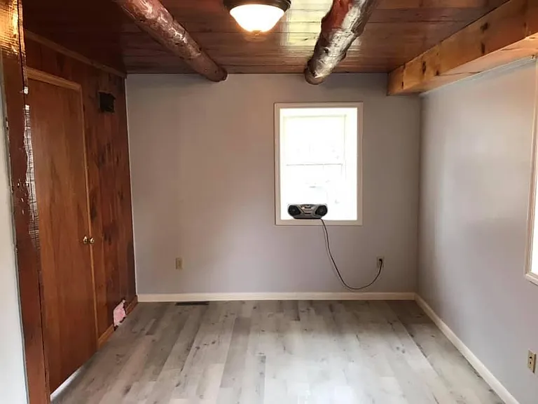 Larger bedroom.