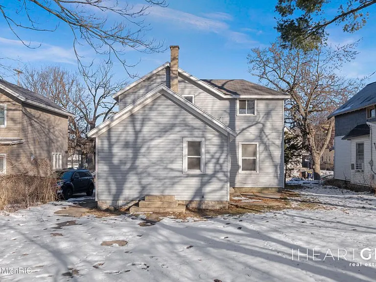 58 Caledonia St NE — Photo 3