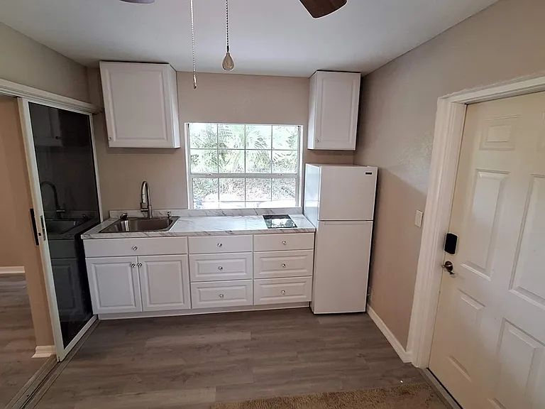 1291 Beacon Dr — Photo 4